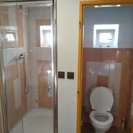 Burda ゲストハウス Žehrov